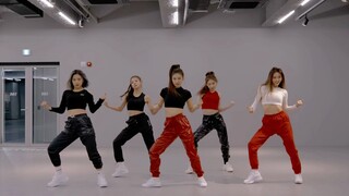 What's the level of a practice room that has surpassed 100 million views on YouTube? WANNABE 4K enha