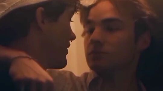 Just kiss already 🤧💛