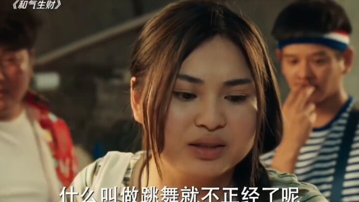 阿爆：哎呀没什么，简简单单演个戏 ！