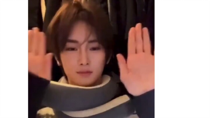 อันซินเต้นด้วยความหึงหวงอย่างน่ารัก ชาวเน็ตต่างชาติ: ไม่รู้ว่าเต้นอะไรแต่น่ารักมาก