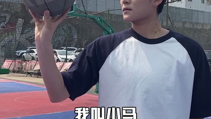 "The Scholarly Life of a 1.9-meter-tall Girl"