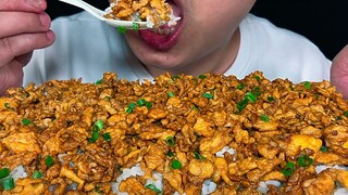 Let's listen to the sound of eating rice mixed with eggs!