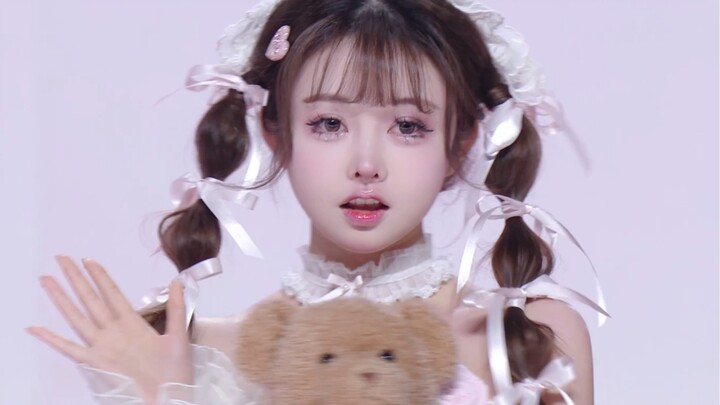 The doll is on the catwalk! So cute! She looks like a little cream cake!