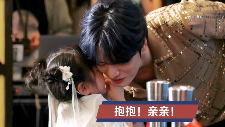 ابنتي المحبوبة يحملها معبودها عاليًا!