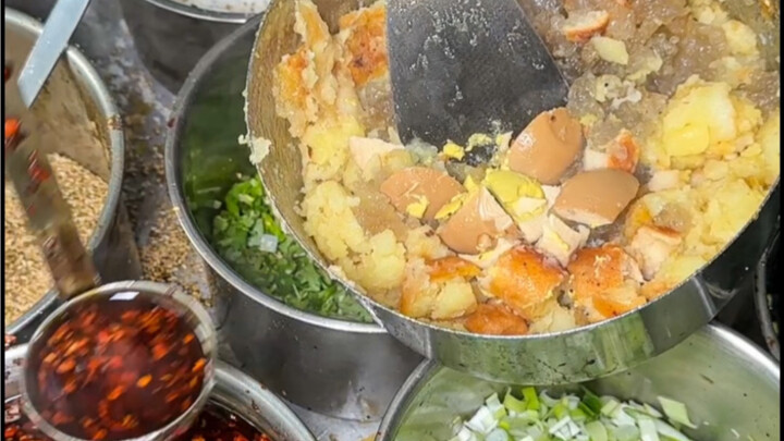 ข้าวคลุกมันบดในชุมชนปั่นจิ้นเด็ดสุดๆ ไปเลย!