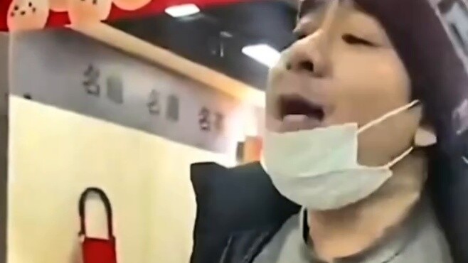 Old Dongbai Doraemon was purchasing supplies in the supermarket. These four-dimensional pockets were