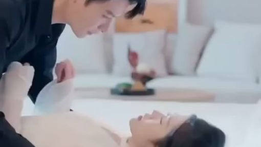 Mahasiswi salah orang saat kencan buta, menikah pria 30 tahun, sang CEO, dimanja