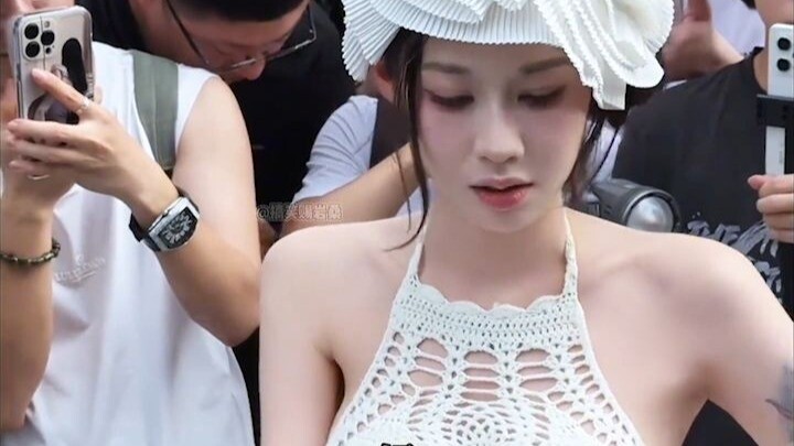 Cô giáo đẹp quá