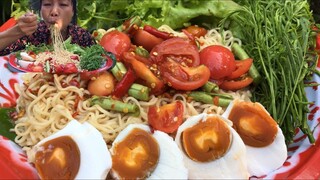 กินตำมาม่าไข่เค็ม2ห่อเต็มถาดเหมิดเสยหิวคัก24/4/2020