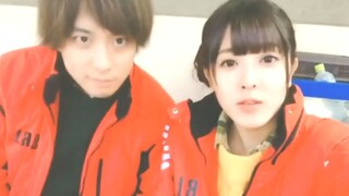 W女主亚树子（山本光）和欧兹男主火野映司（渡部秀）合作新剧科搜研之女幕后快乐小日常：真是男才女貌真般配啊啊