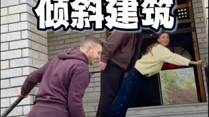 Adegan nyata! Gereja miring di Yunani ini membuat semua orang "kehilangan keseimbangan"