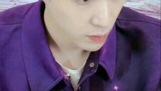 I can't stop laughing—Zhang Yixing brought up Party history questions in his own livestream!!