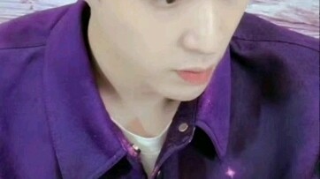 I can't stop laughing—Zhang Yixing brought up Party history questions in his own livestream!!