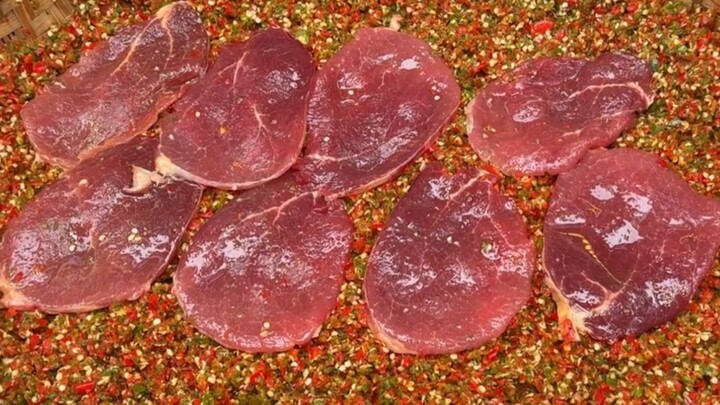 贵州街头的双椒麻辣牛肉，香香辣辣的过了一把嘴瘾！！