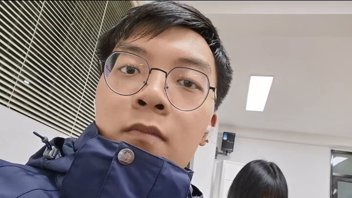 منذ المدرسة الثانوية وحتى الآن، لقد مرّ 3000 يوم نحن معًا!!