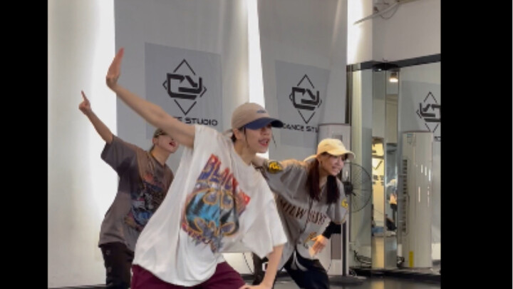 ฤดูร้อนเป็นช่วงเวลาแห่งการบ้าคลั่ง~ #XFchoreography