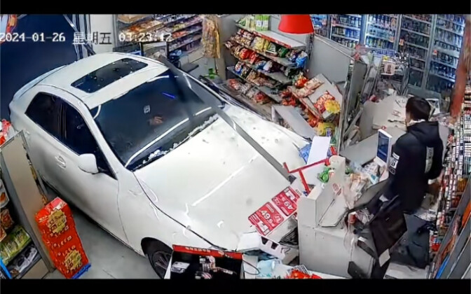 This driver’s behavior is just outrageous! Don’t blame the female driver!