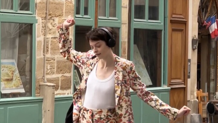 捉到一个英伦短发小可爱～🌸～🌸🌻～街头漫舞