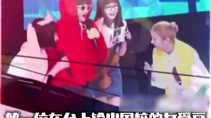 Làm thế nào để trong một giây tìm ra ngay người Trung Quốc? Song Yuqi đeo mic chuẩn phong cách Trung