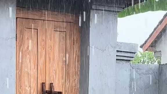 kamu terlihat baik baik saja tanpa aku, aku tau itu