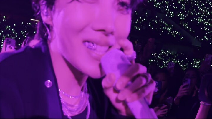 when hobi poked my little sister's cheek and we were totally calm about it