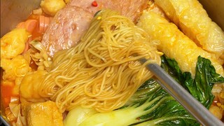 Who taught you to cook instant noodles like this?