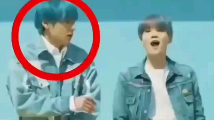 Xiao Heng: Hiong, you scared me!  Master Min: Let’s drop a rap to calm my nerves!