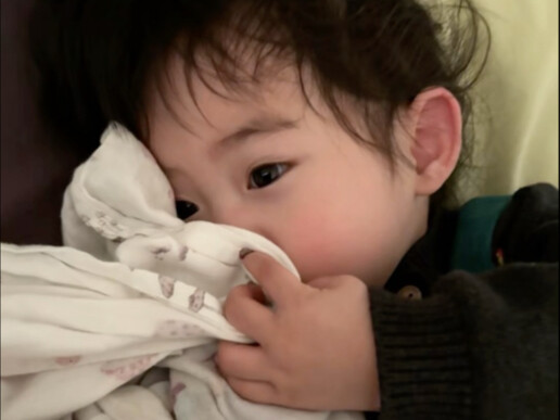 ลูกน้อยที่เพิ่งตื่นนอนน่ารักเหมือนนางฟ้าตัวน้อย