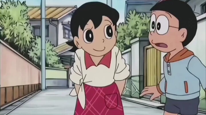 Thì ra mẹ Nobita đã tháo kính ra và hóa ra là một phụ nữ xinh đẹp