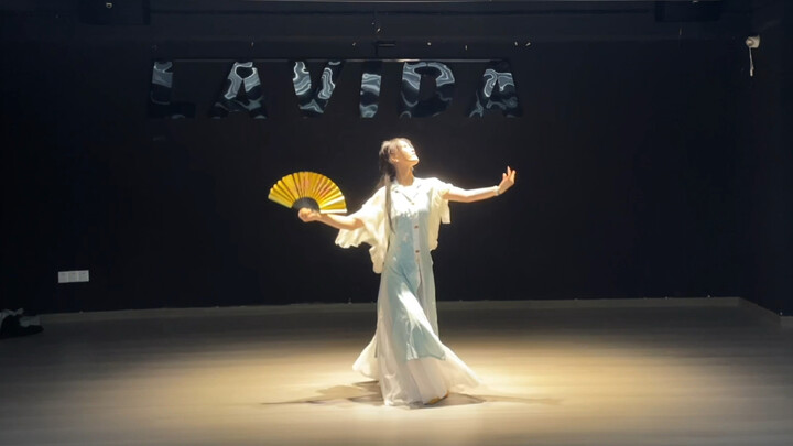 "Jade Love" Xiao Meng'er's original choreography, the complete dance is 3 minutes long. If you like 