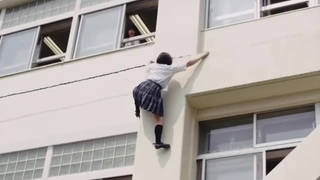 Nữ sinh trung học Nhật Bản đi muộn, làm thế nào để vào lớp?