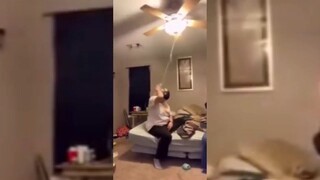 ไฟเกิดอะไรขึ้น อันตราย เอาจูบๆ เหม็นมาก อันตลาย ฮาทุกฉาก ขำไม่ไหว！#Funny
