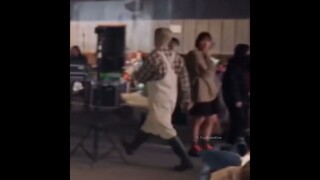 I was watching Hao's interview and then this guy in the back😄The way he walks😃#seventeen#vernon#the8