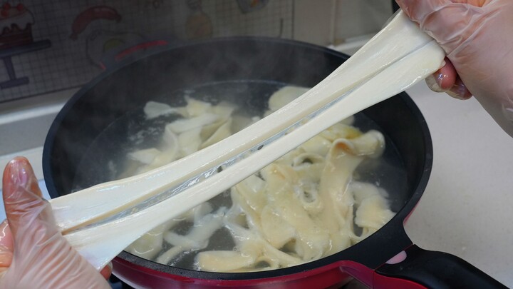 You can make noodles with just one chopstick—simple, convenient, and delightfully smooth and chewy!
