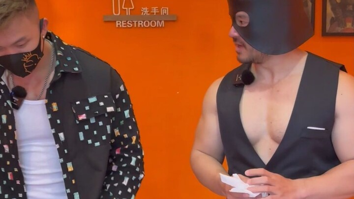 “บ้านฉันค่อนข้างใหญ่เลยนะ” จะกลายเป็น “ขอโทษนะคะ ห้องน้ำอยู่ที่ไหน?”