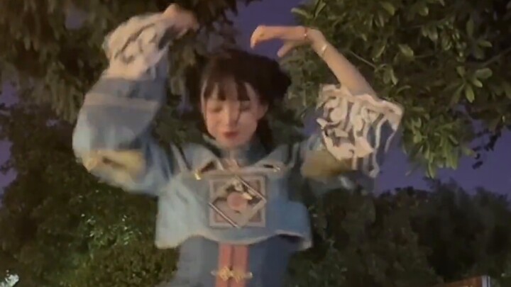 Hey, little Taoist priest, you think you can trap me with just a few pieces of paper~