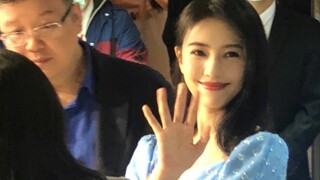 Tolong! Sebelum mengklik, aku tidak menyangka foto langsung selebriti wanita bisa seindah ini