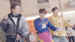 0人走出披哥，四个披哥一起跳《why why why》
