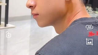 دفتر العناوين 93: عندما يكون الأخ نائمًا، قُم بتقبيل عنقه قُبلةً خفيفةً