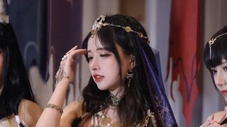 Bạn nghĩ tôi ăn mặc thế này để làm bạn vui sao? Bạn đoán đúng rồi đấy gbb.