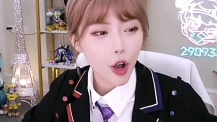 Chu Thục Nghi quá khác biệt giữa trên và ngoài đời, đúng là chỉ cần mở miệng là phá hỏng hết.