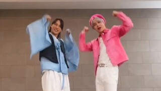 رقصات أعضاء EXO التي تحدّاهم الناس بها