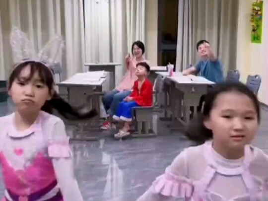 小路飞不懂礼貌哈
