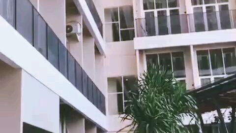 bermain ke hotel dulu biar tidak stress