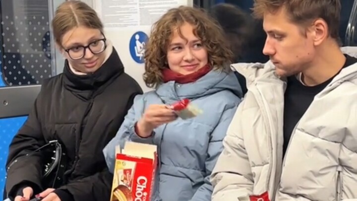 This girl is kinda cute~