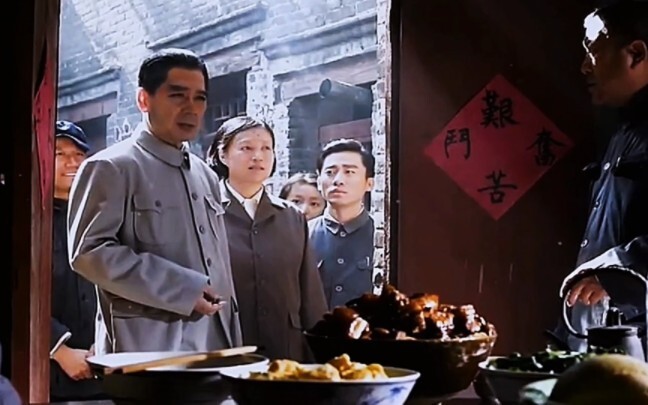 Chủ tịch Chu cả đời tận tụy hết lòng vì nhân dân, luôn đặt lợi ích của quần chúng lên hàng đầu, hãy 