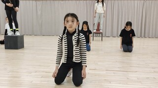 Sofia phát cuồng vì nhạc kịch. Hẹn gặp lại các bạn tại Nhà hát lớn vào cuối tuần tới! Cô ấy có hai b