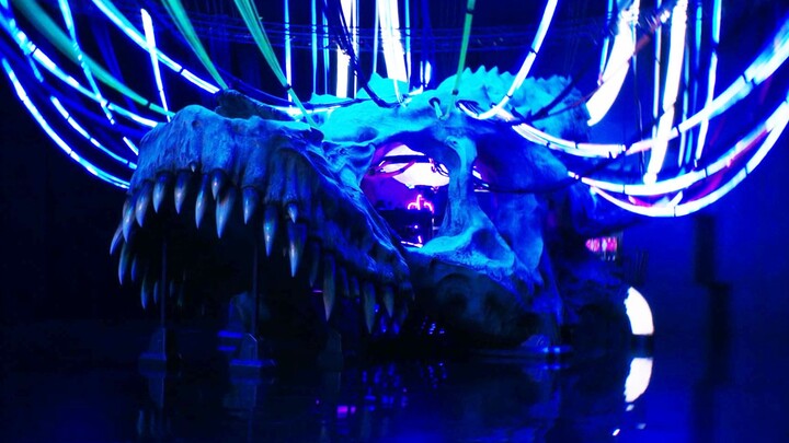 Humans build a mechanical giant beast using a colossal dinosaur skull—weighing 150,000 tons and stan