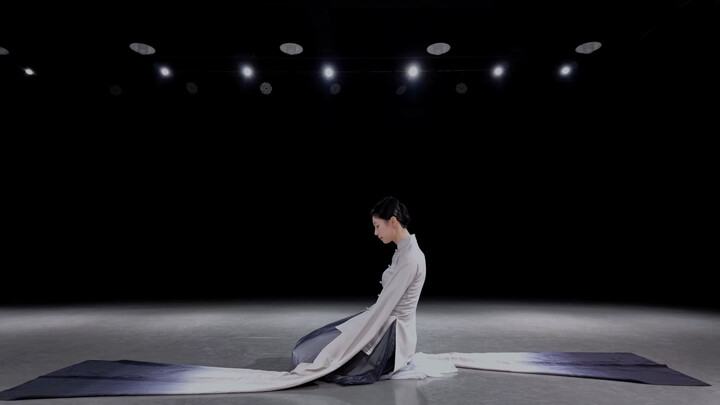 Complete version of the water-sleeve choreography “Luo Le Bai”