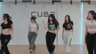 Phòng tập phiên bản giáo viên biên đạo bài Queencard của (G)I-DLE